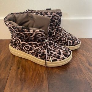 NWOB HeyDude Margot Eco Leopard Boot Size 7